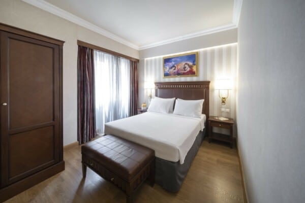 Electra_Hotel_Athens_Classic_Double_Room_Bedroom