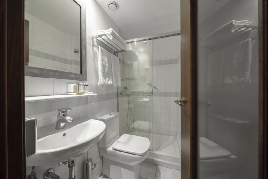 Electra_Hotel_Athens_Classic_Room_Single_Bathroom