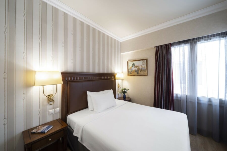 Electra_Hotel_Athens_Classic_Single_Room_Bedroom_Bed