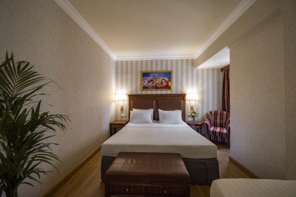 Electra_Hotel_Athens_Classic_Triple_Room_Bedroom