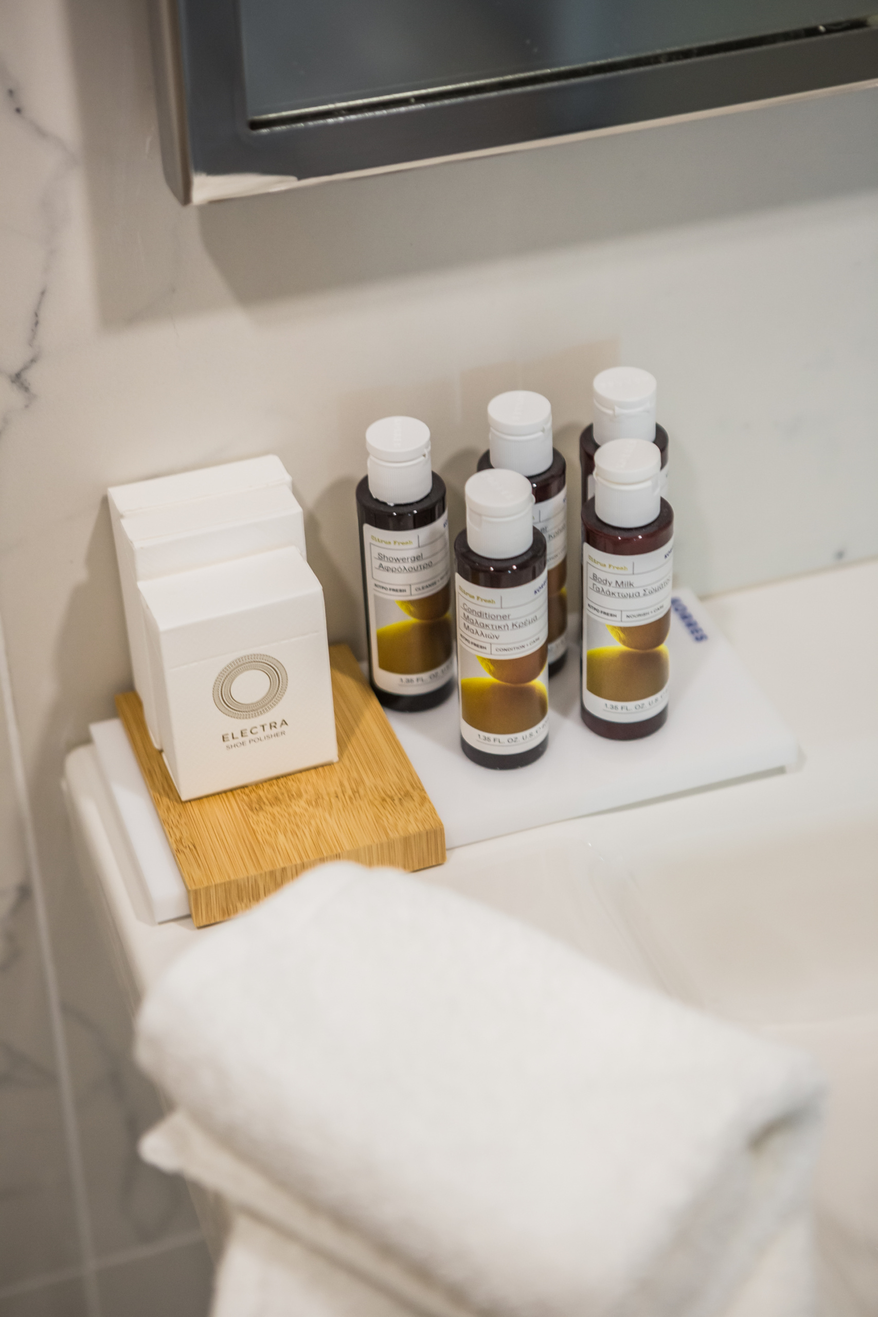 Electra_Kefalonia_Junior_Suite_Bathroom_Amenities_Towels (1)