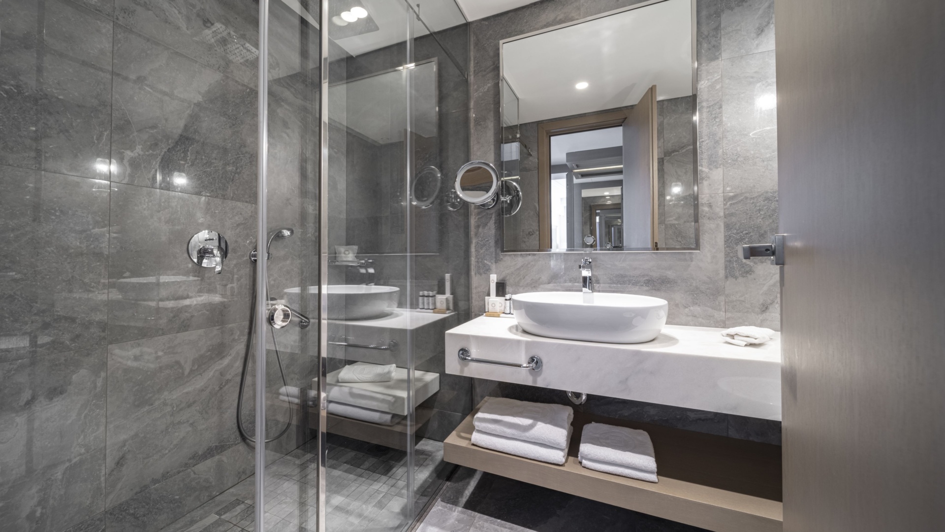 Electra_Metropolis_Athens_Executive_Triple_Room_Bathroom