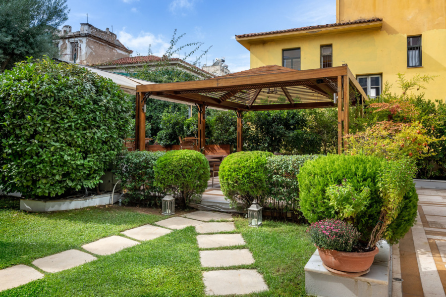 Electra_Palace_Athens-Garden Kiosk Wide View