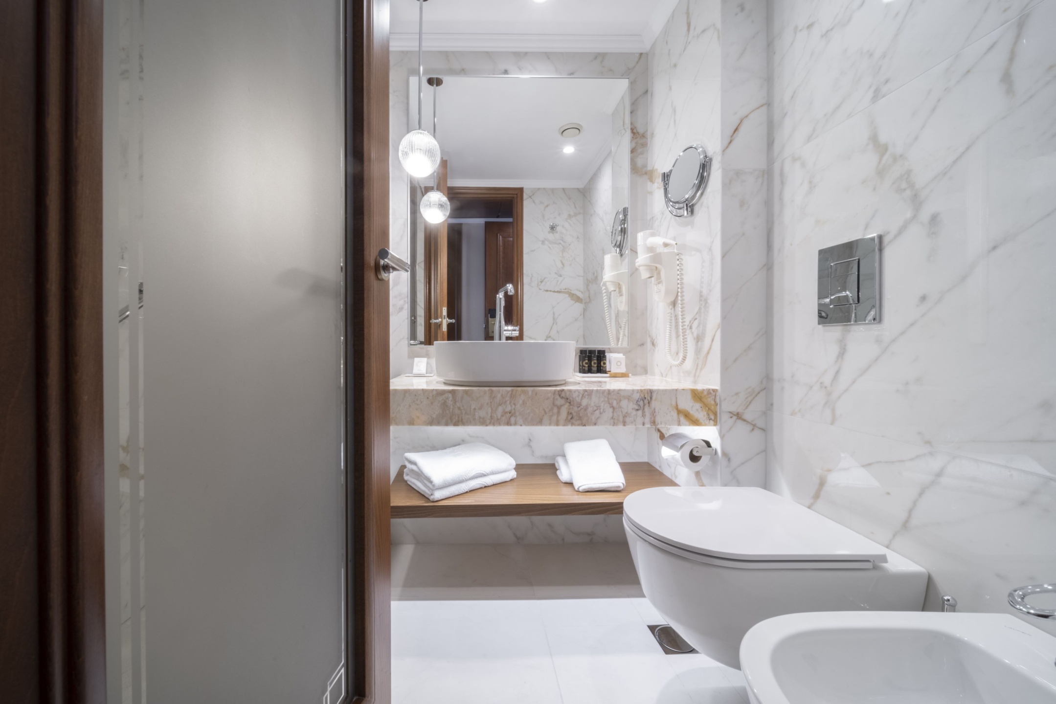 Electra_Palace_Athens_Premium_Room_Acropolis_View_Balcony_Bathroom