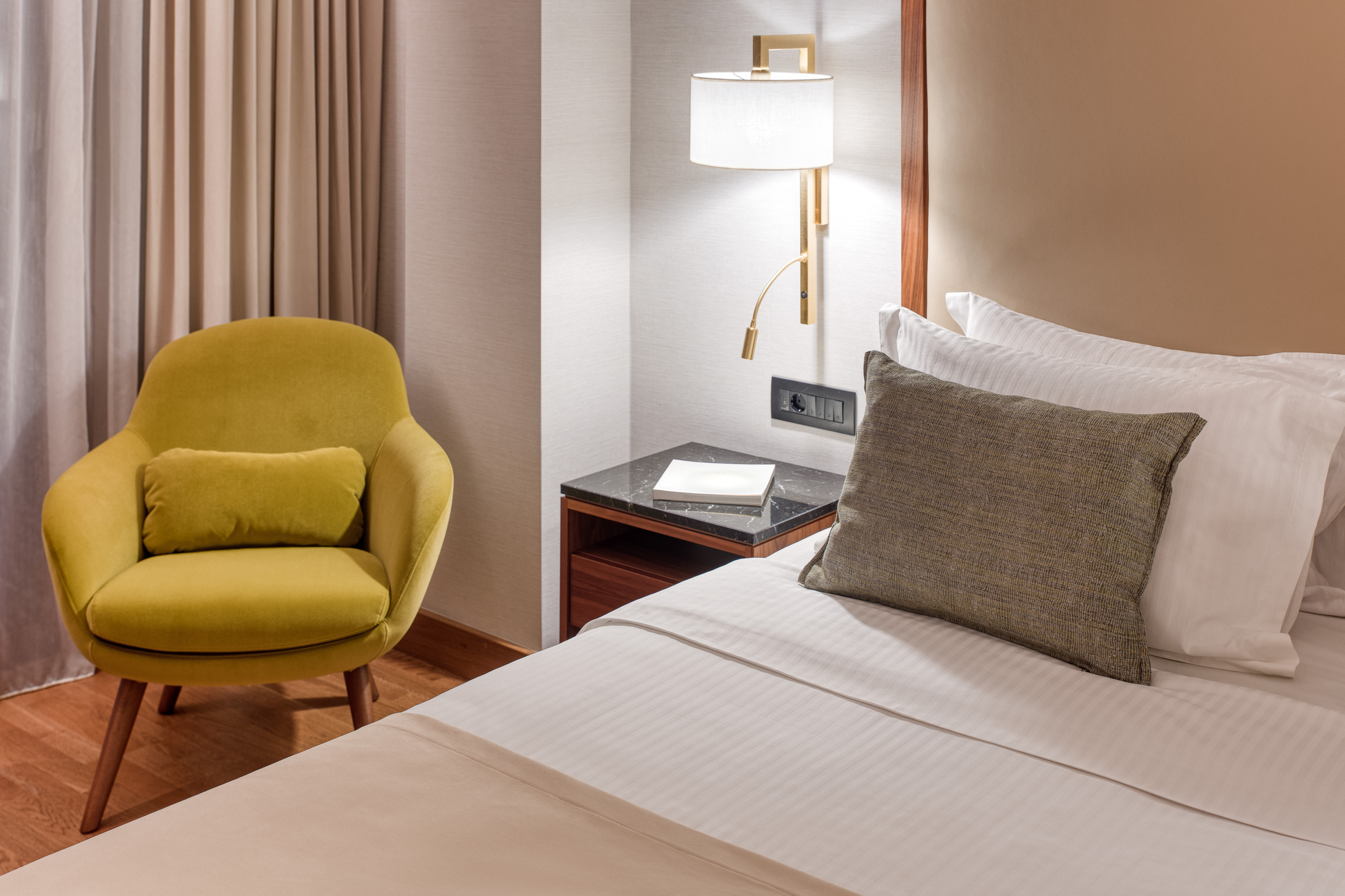 Electra_Palace_Thessaloniki_Executive_Side_Sea_View_Bedroom_Details