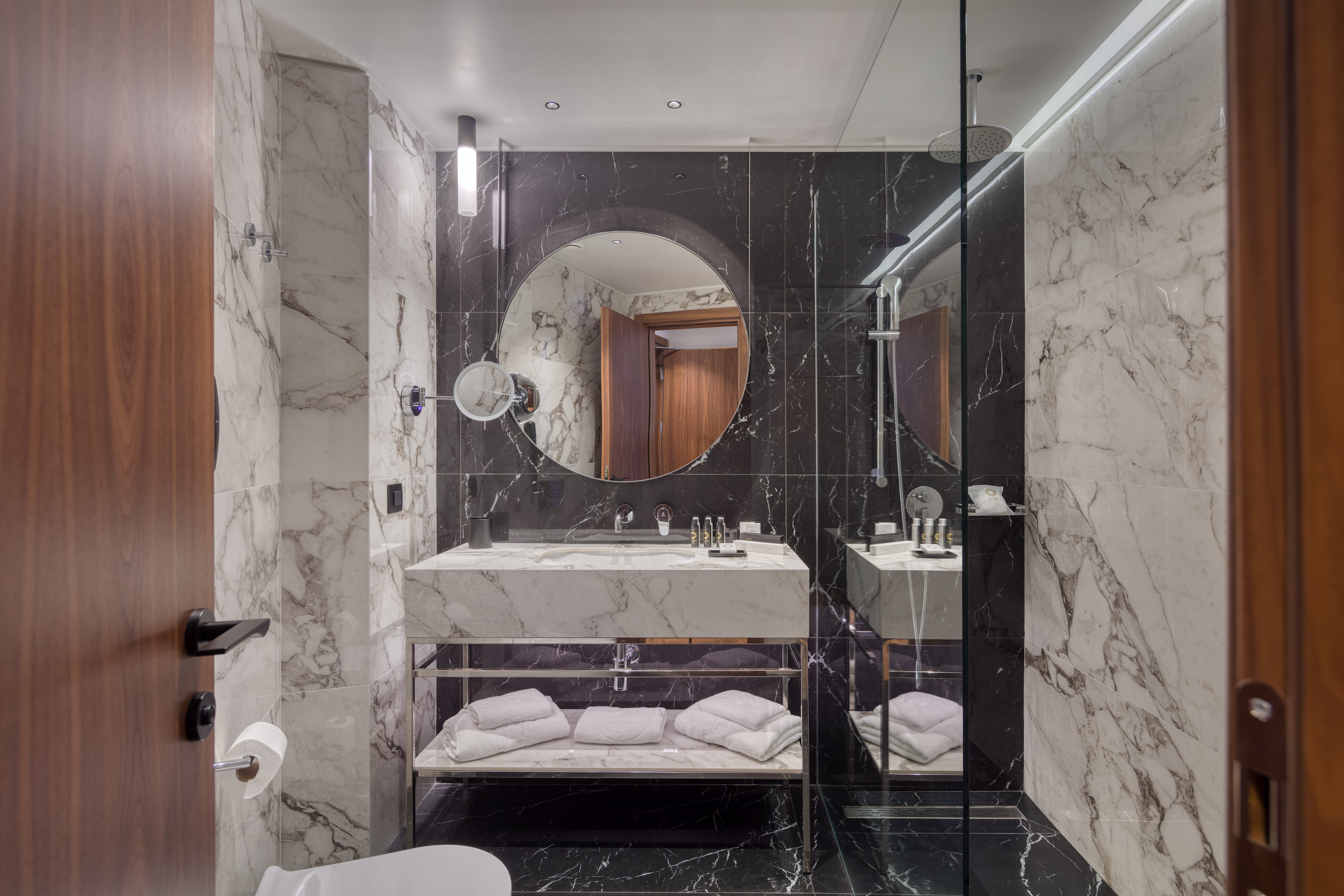 Electra_Palace_Thessaloniki_Junior_Suite_Bathroom