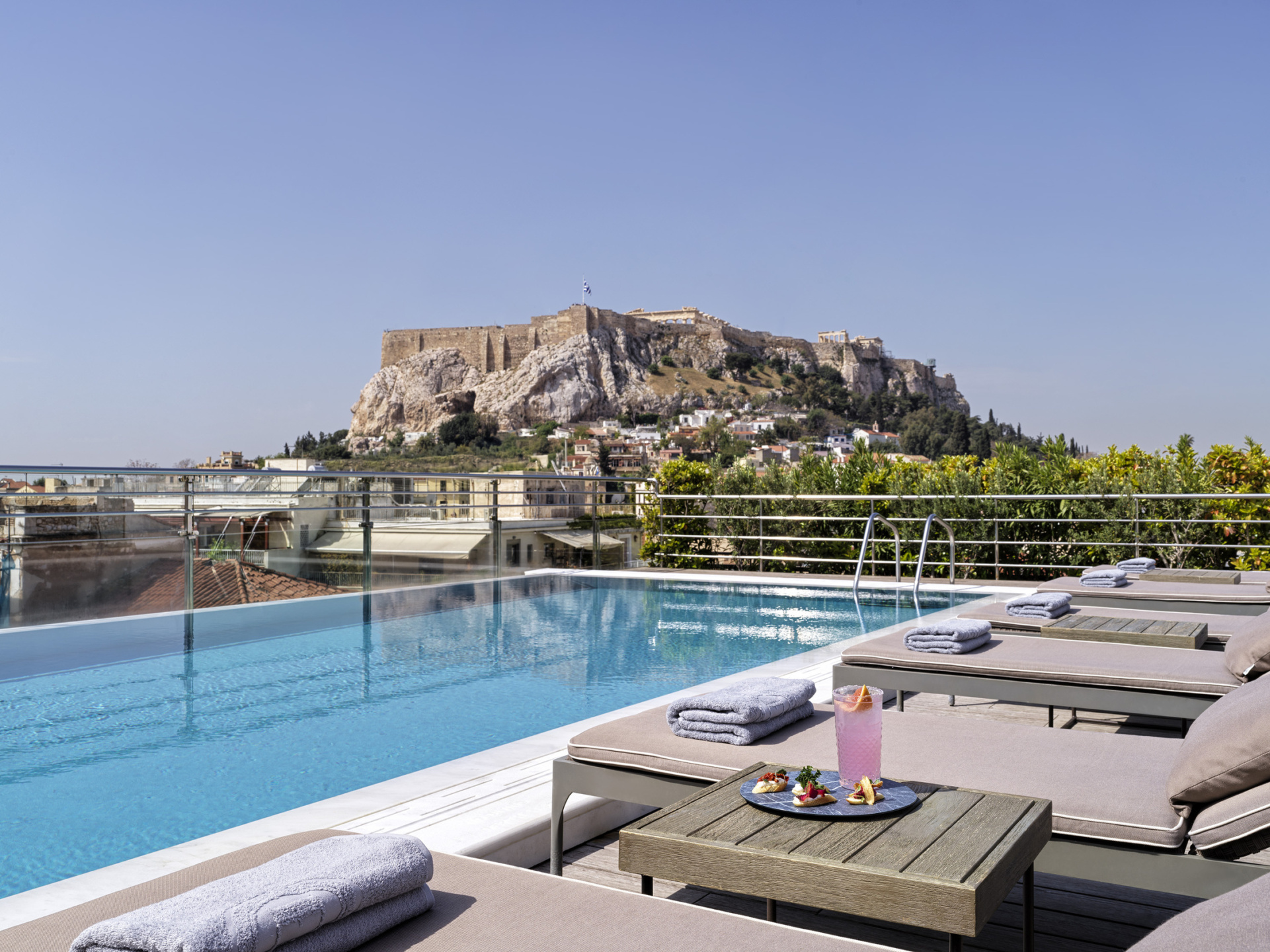 electra-palace-athens-outdoor-pool-parthenon-view