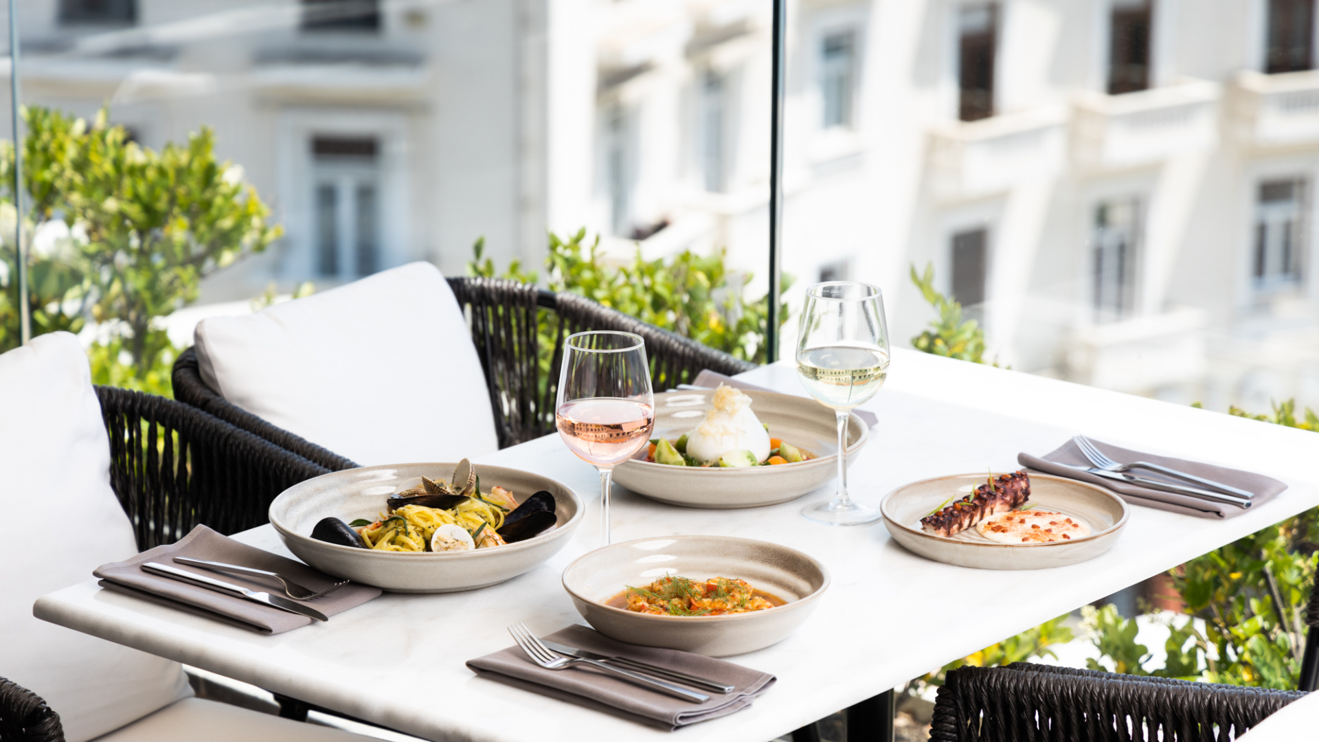 electra-palace-thessaloniki-orizontes-roof-restaurant-dishes