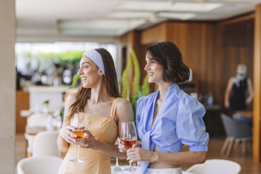 _electra_metropolis_athens_roofgarden_wine_women_resized