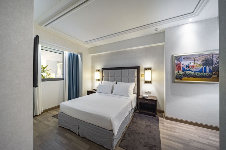 _electra_metropolis_athens_art_room_bedroom_resized