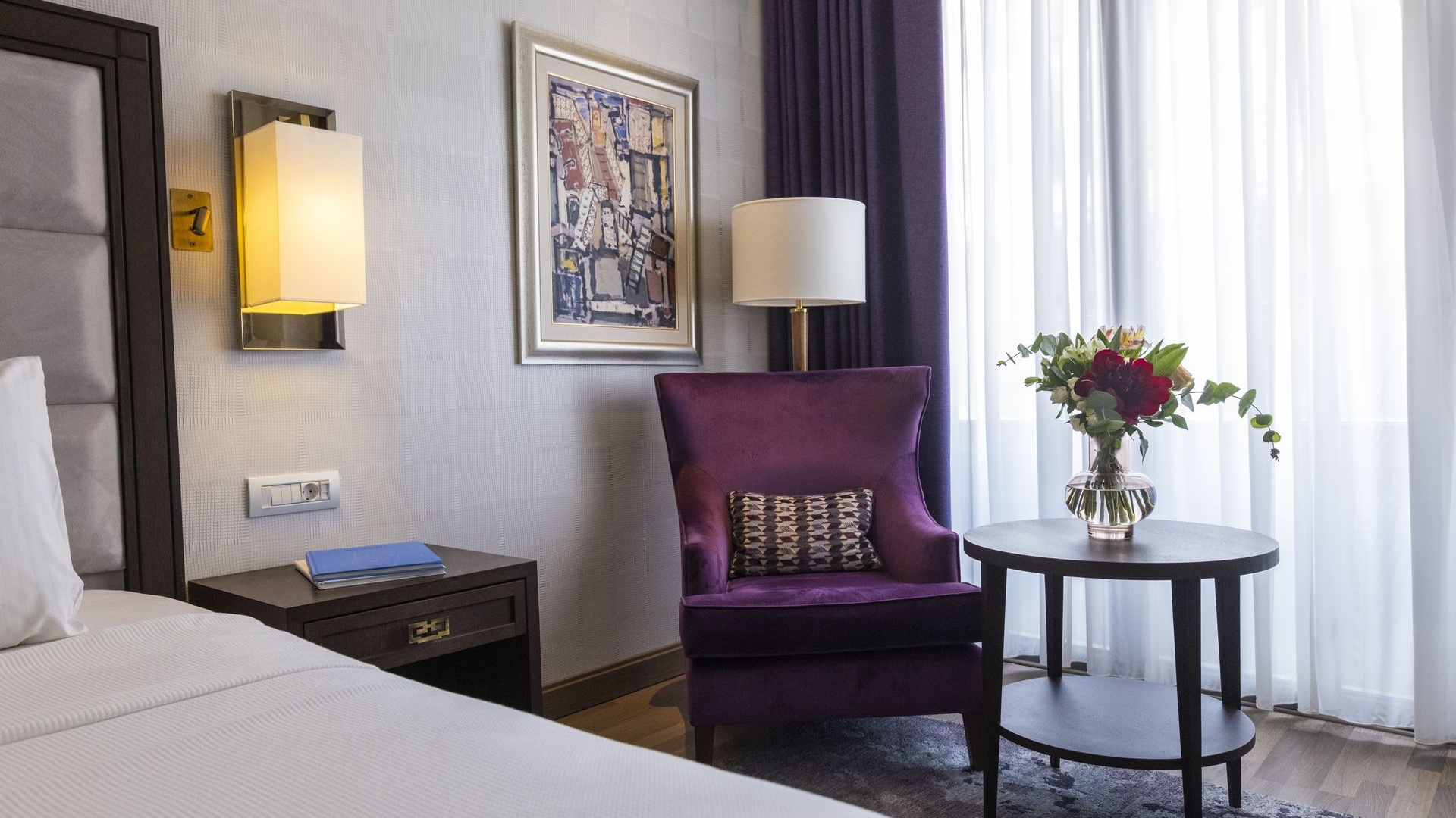 _electra_metropolis_athens_classic_double_room_bedroom_details_resized