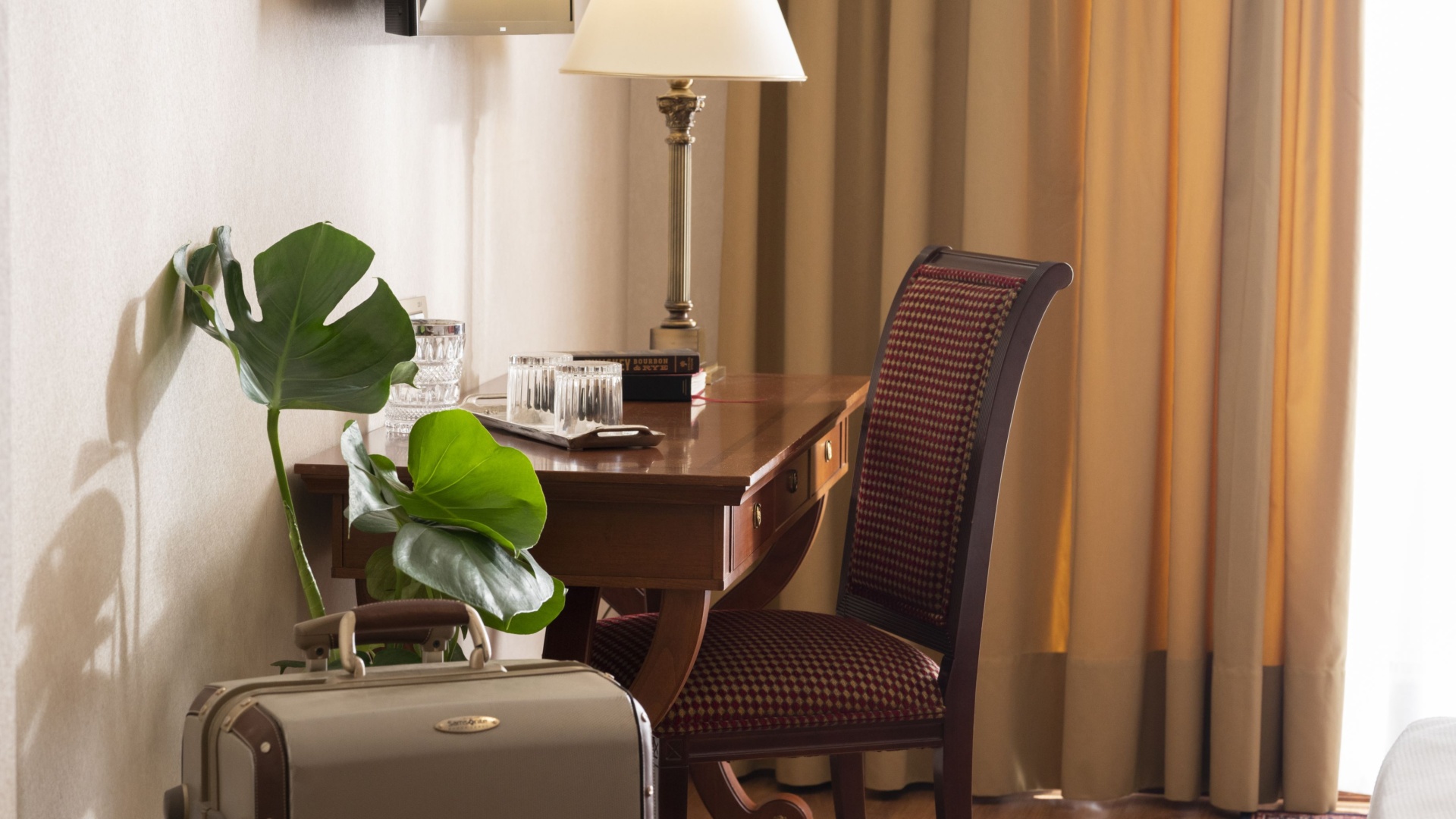 Electra_Palace_Athens_Superior_Room_Garden_View_Bedroom_Details