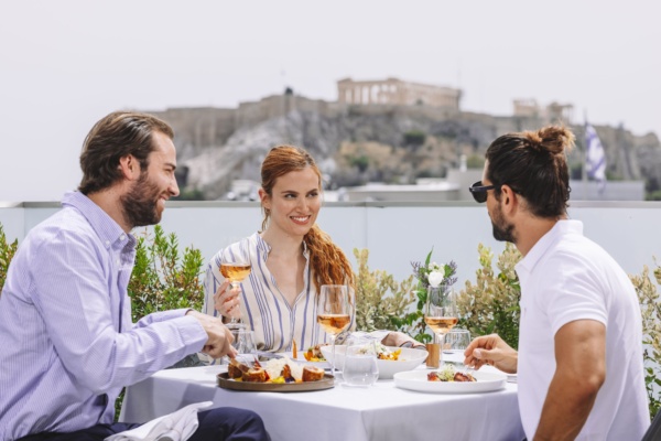 Electra_Hotel_Athens_Lifestyle_Friends_Aperitivo_Acropolis_View