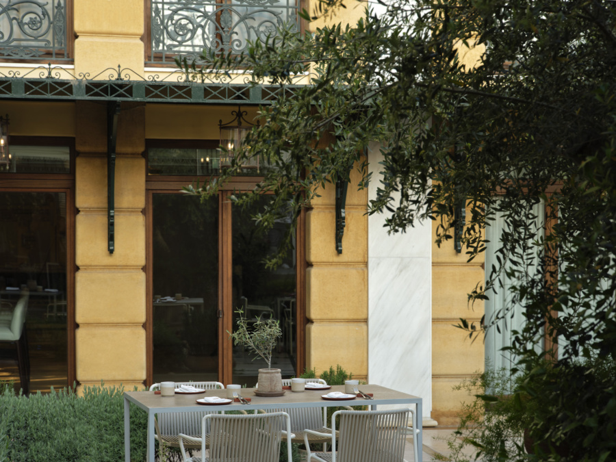 electra-palace-athens-garden