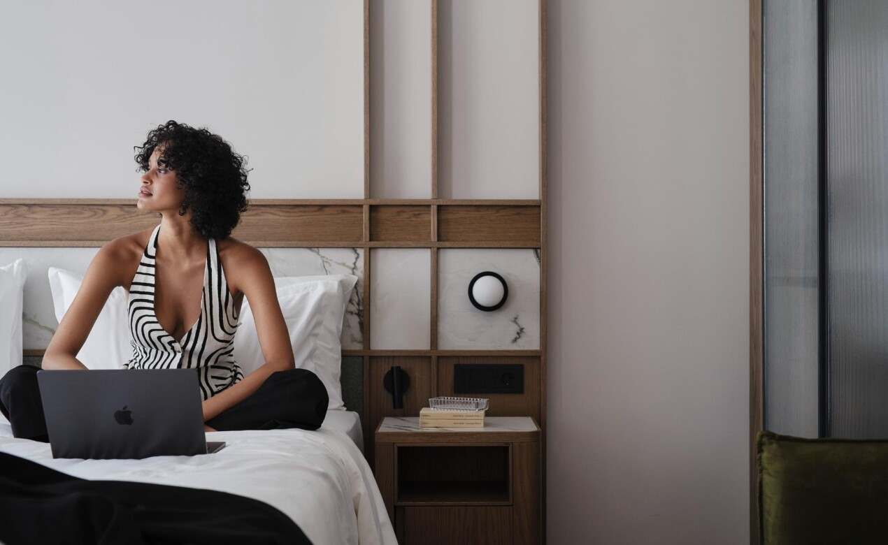 electra-rhythm-athens-room-laptop-on-bed