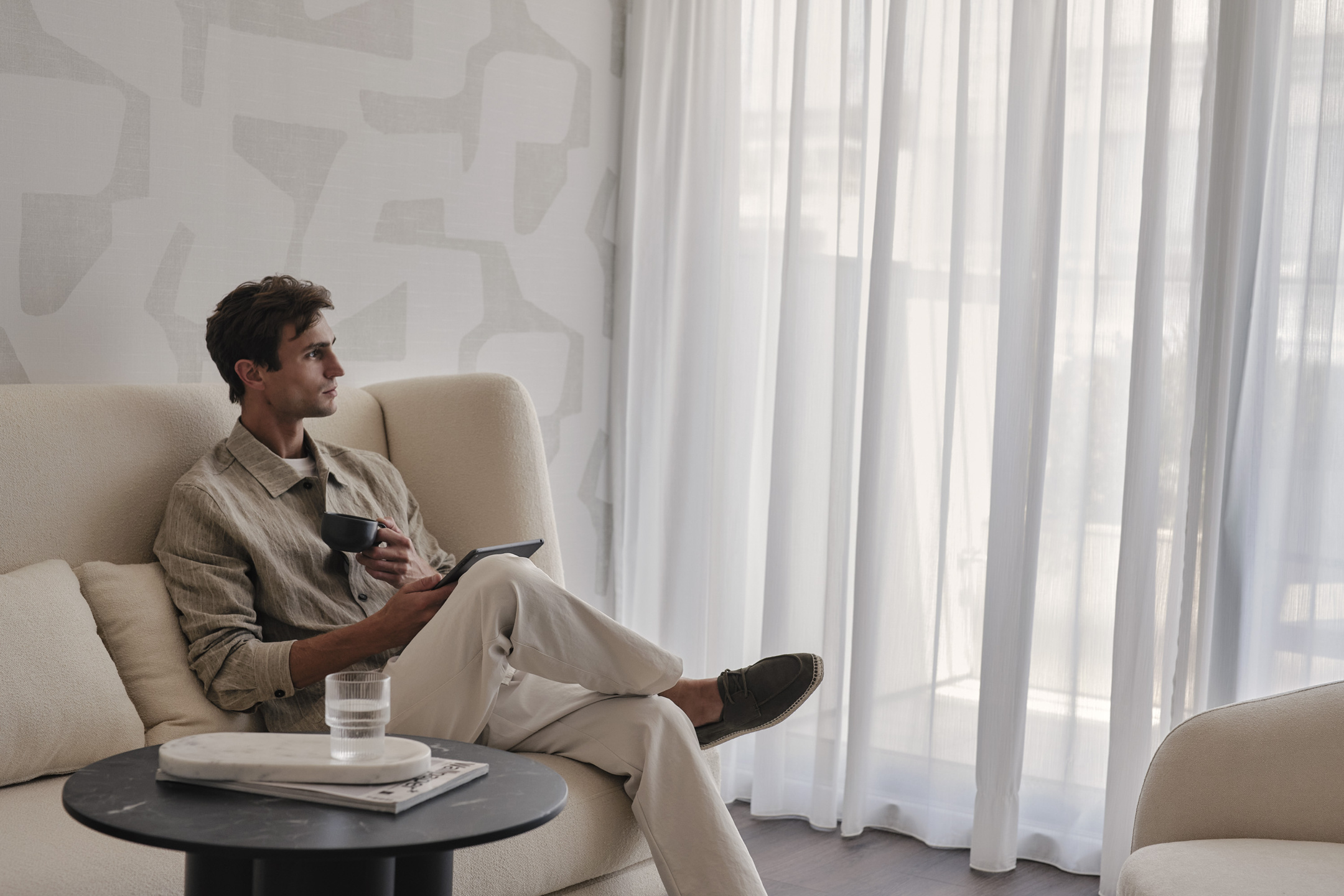 electra-rhythm-athens-room-sofa-coffee-break