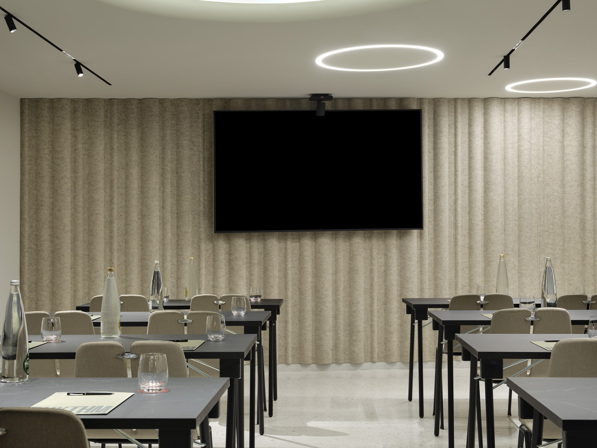 electra-rhythm-athens-pulse-room-lcd-screen