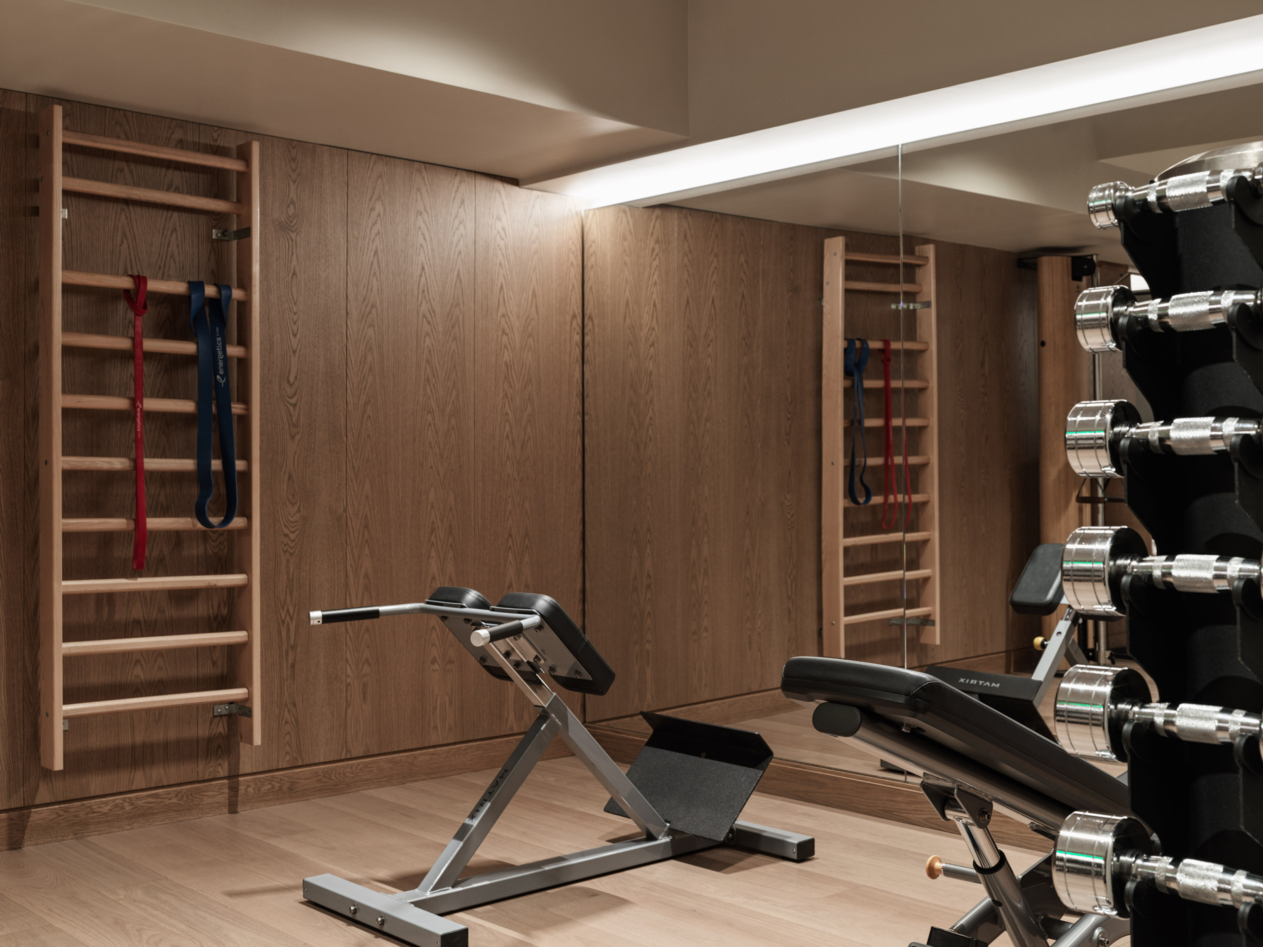 electra-palace-athens-fitness-center-benches