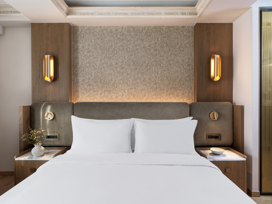 electra-palace-athens-presidential-suite-bed