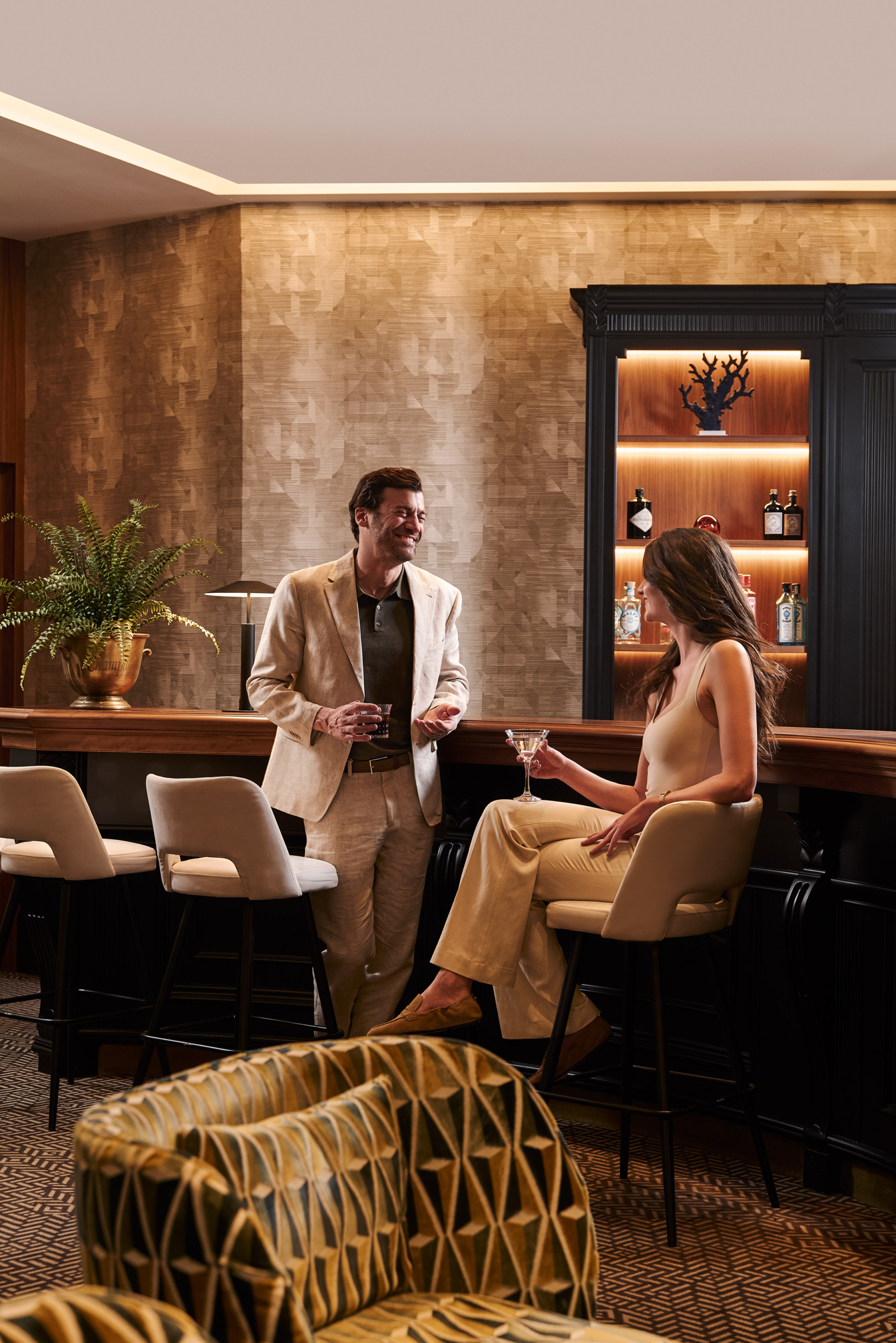 electra-aristotelous-executive-lounge-bar-couple