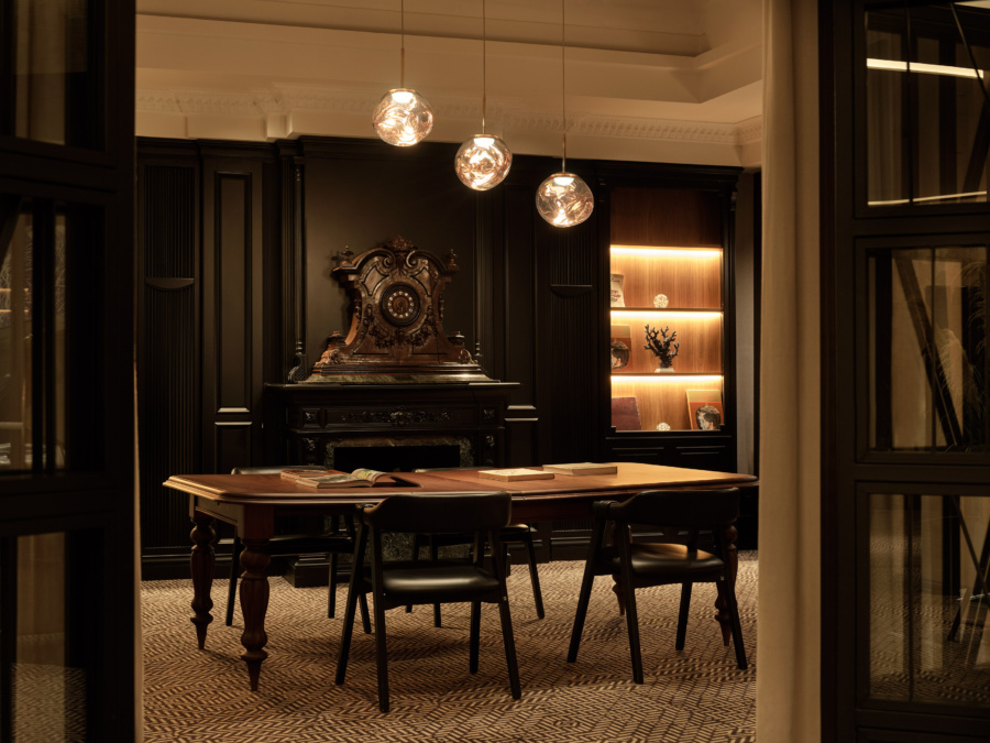 electra-aristotelous-executive-lounge-table