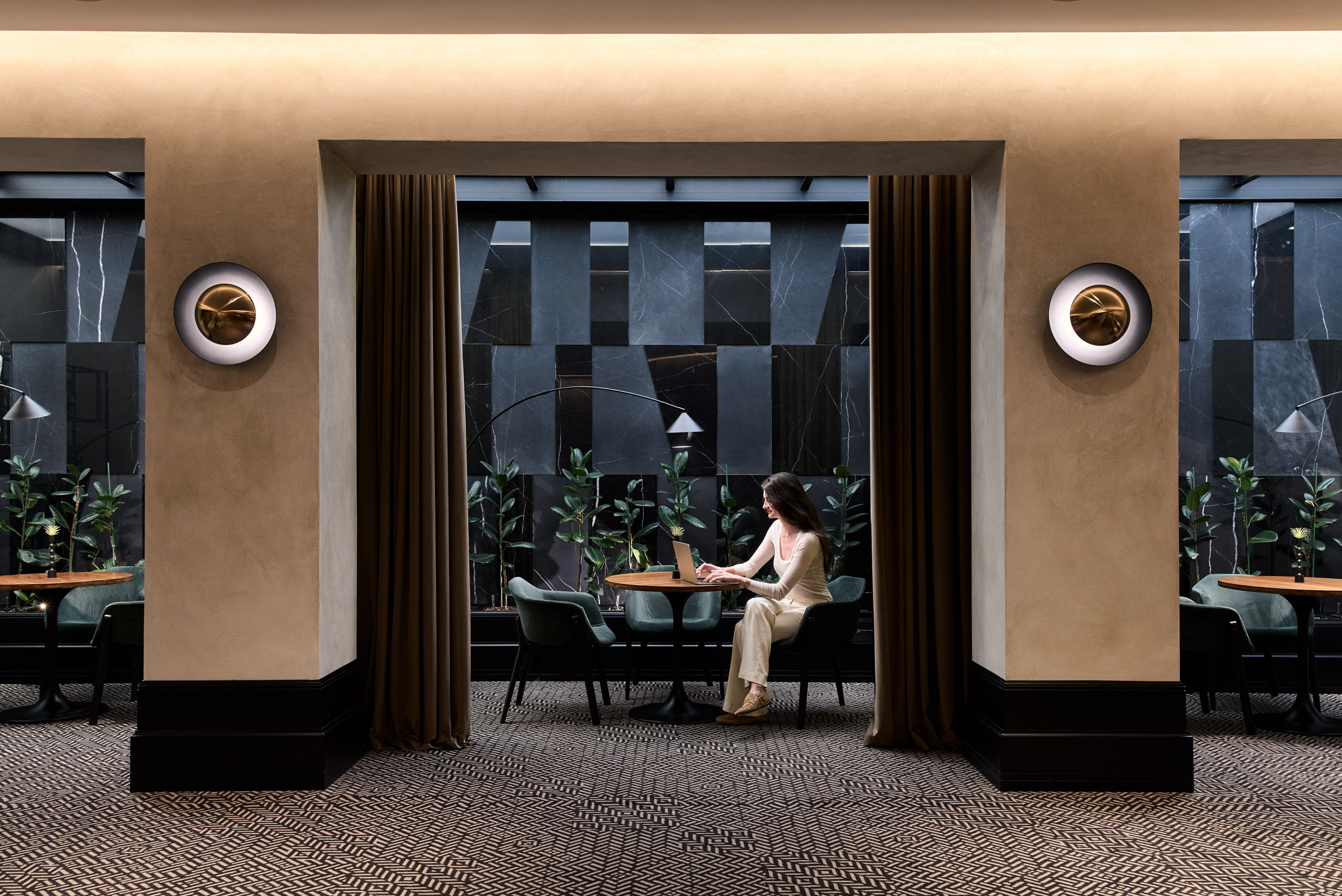 electra-aristotelous-executive-lounge-woman