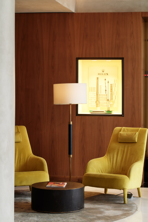 electra-aristotelous-lobby-table