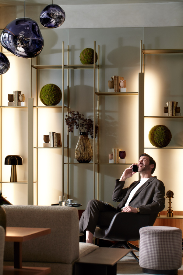 electra-aristotelous-lounge-man