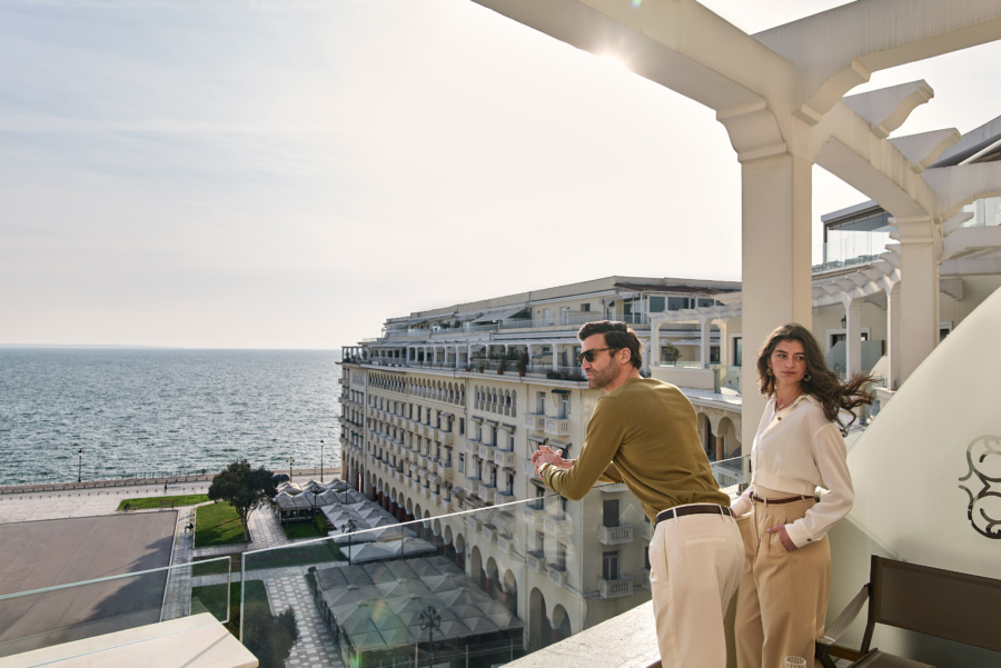 electra-aristotelous-suite-balcony-couple